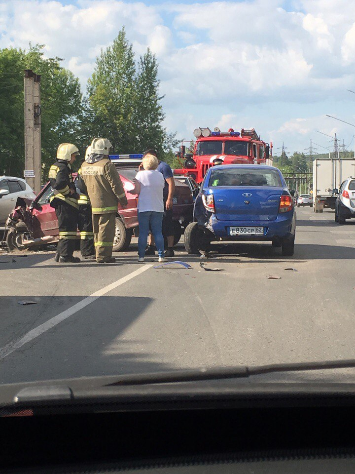 На Ряжском шоссе в Рязани произошло серьезное ДТП – фотографии и комментарии очевидцев