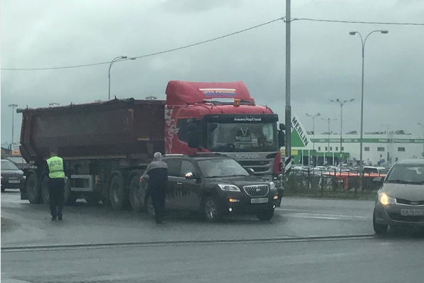 В Рязани автомобилист протаранил фуру – фото и комментарий очевидца