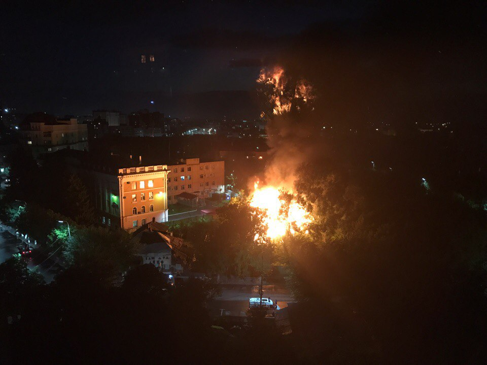 Крупный пожар на улице Введенской в Рязани. Видео