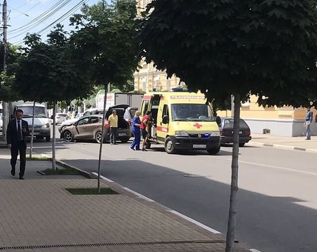 ДТП на улице Свободы в Рязани - столкнулись две иномарки. Есть пострадавший