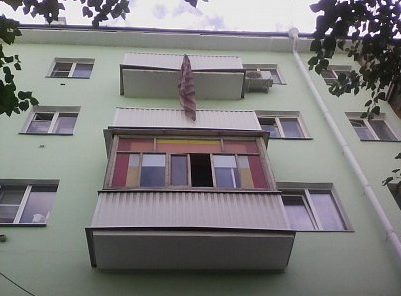 Трагедия в центре Рязани - с пятого этажа выпала женщина