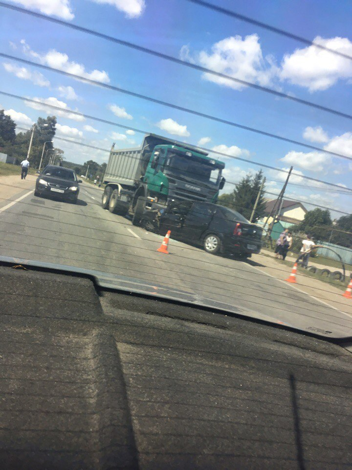 ДТП в Сторожиловском районе – грузовик столкнулся с «Логаном»