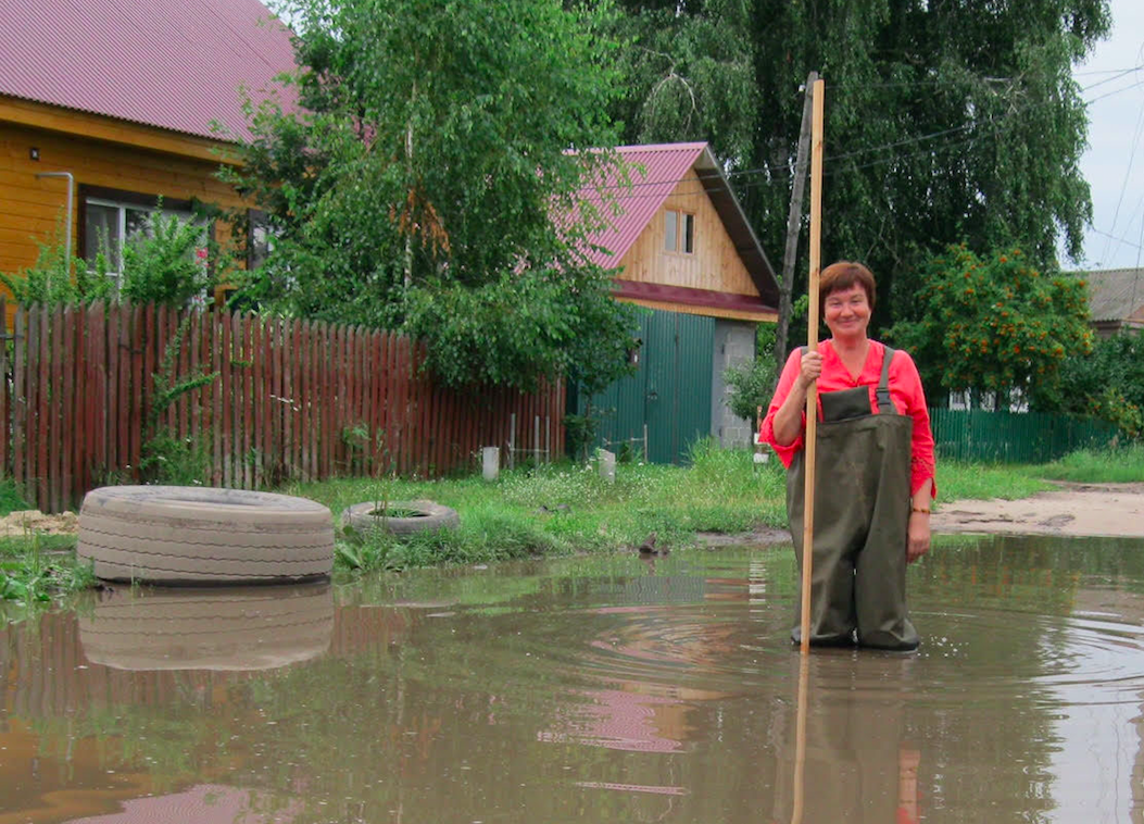 Народная жалоба - в дождь улица в Солотче превращается в речку