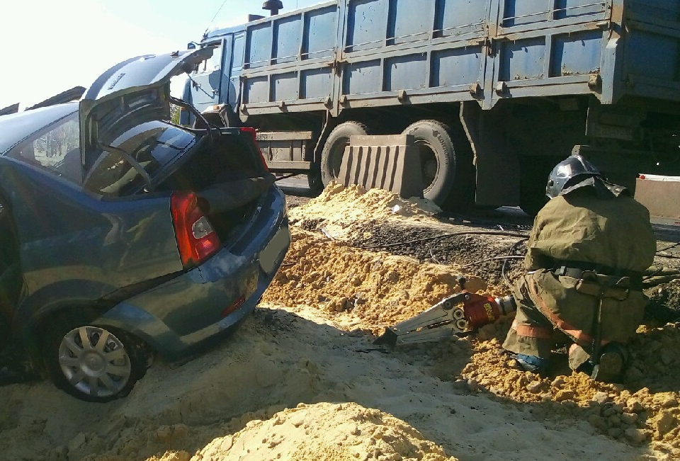 Смертельное ДТП в Шацком районе - легковушки залетели под грузовик