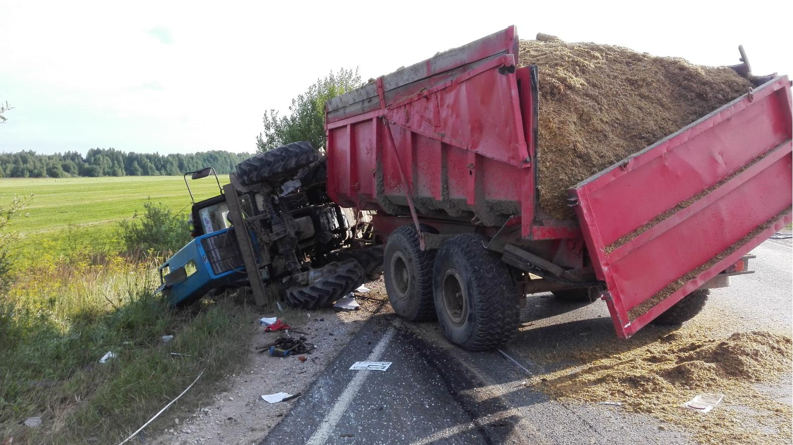 ДТП в Касимовском районе  - фура протаранила трактор