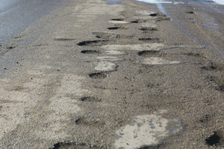 Рязанец отсудил у районной администрации более 240 тысяч за ямы на дороге