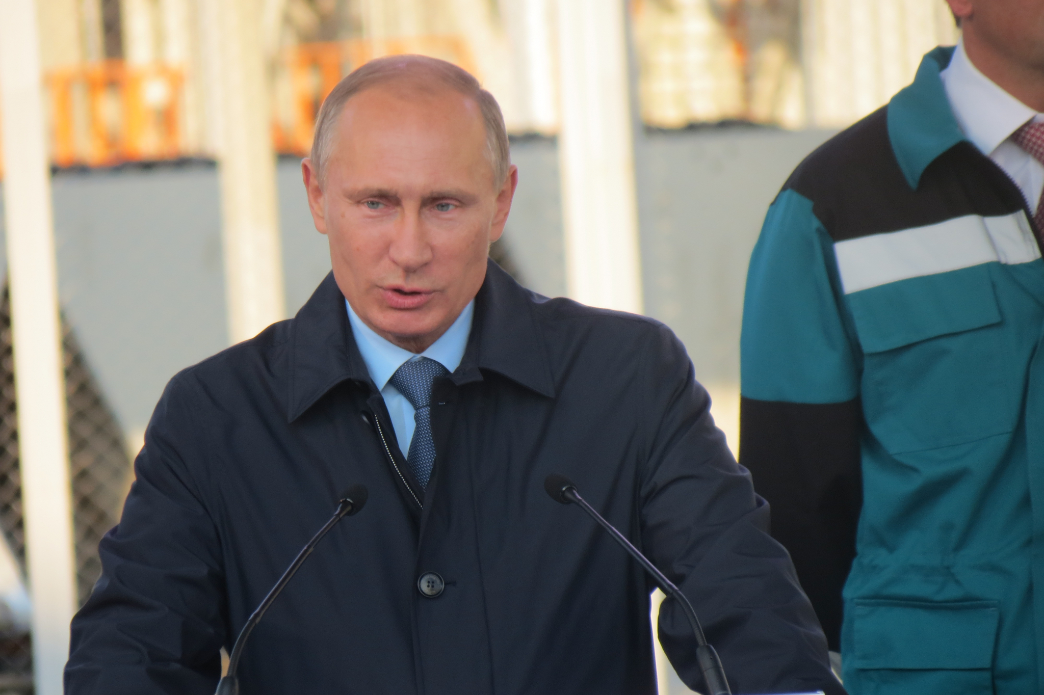 Владимир Путин предложил развивать легкую промышленность