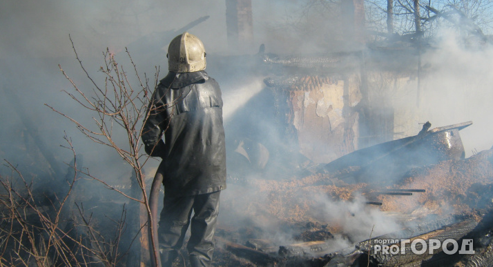 Пожар в Рязанской области - дотла сгорел деревянный дом