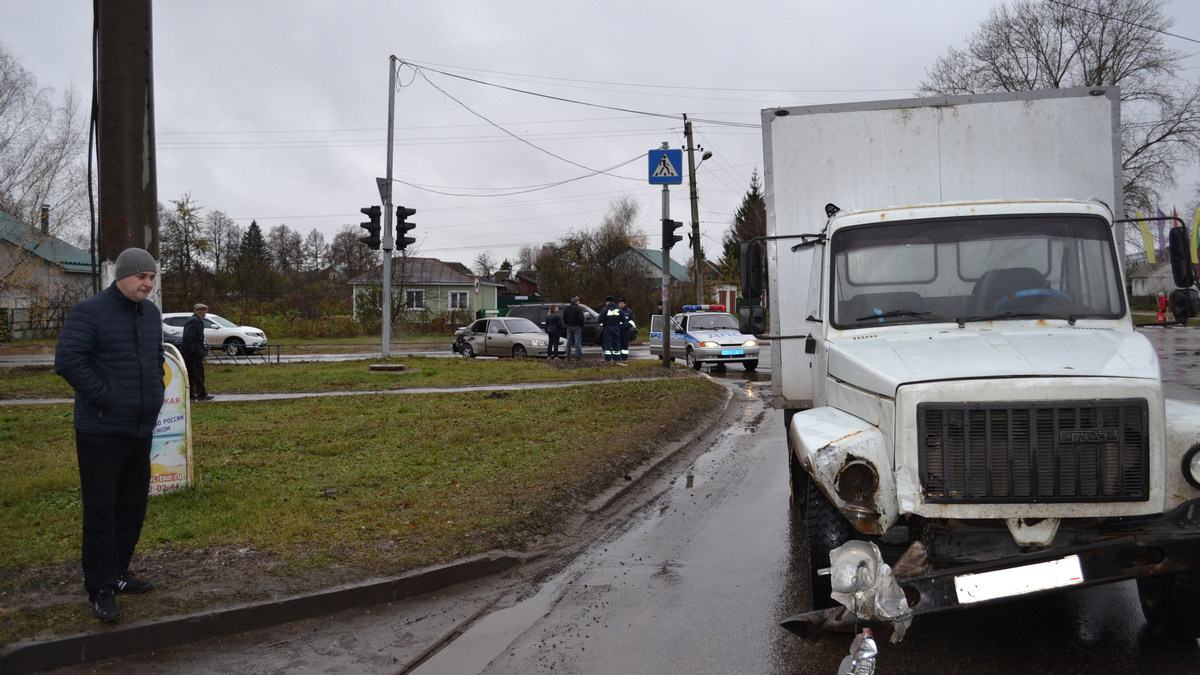 ДТП в Рязанской области - грузовик столкнулся с легковушкой