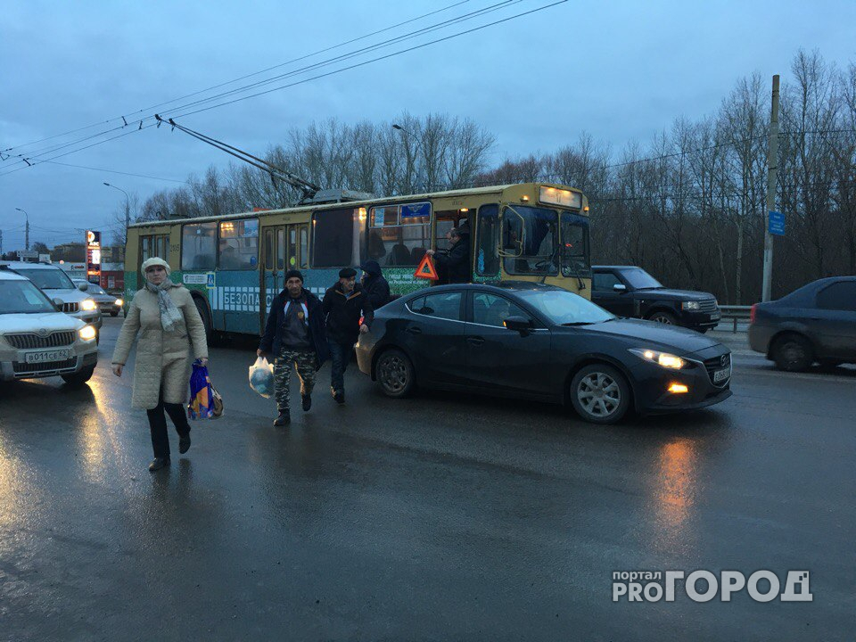 ДТП на Московском шоссе - троллейбус столкнулся с легковушкой
