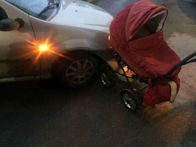 В Рязани водитель Рено сбил 4-летнюю девочку и коляску с младенцем