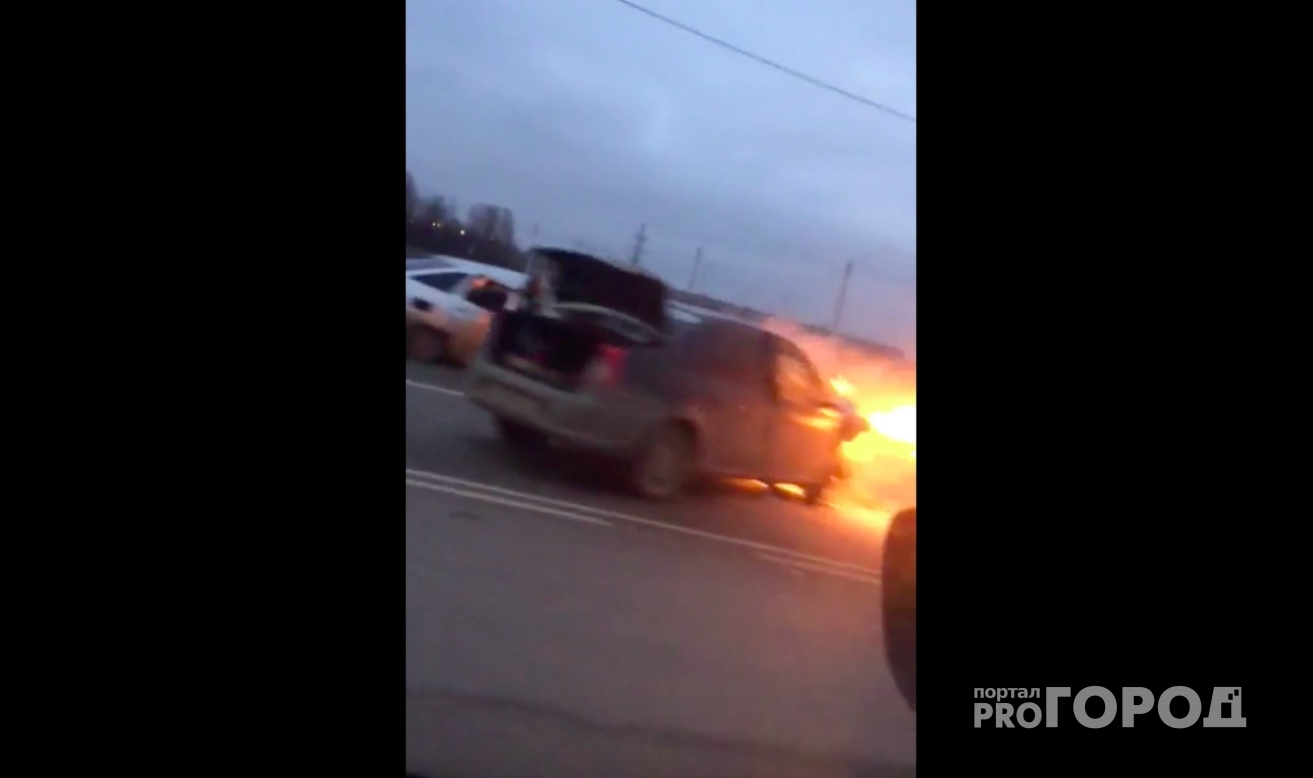 Страшное ДТП в Михайлове - один из автомобилей загорелся