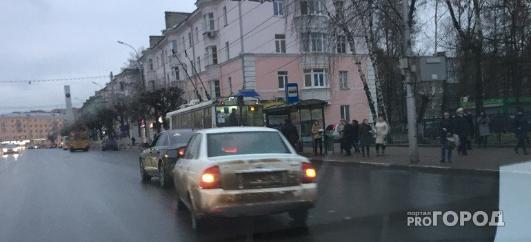 ДТП на Первомайском проспекте - в "Ауди" врезалась "Приора"