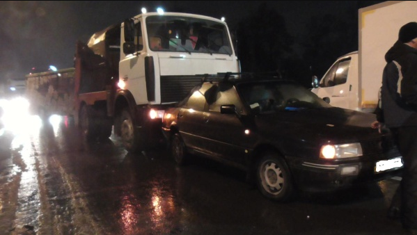 На Михайловском шоссе произошло ДТП с грузовиком "МАЗ" - есть пострадавшие
