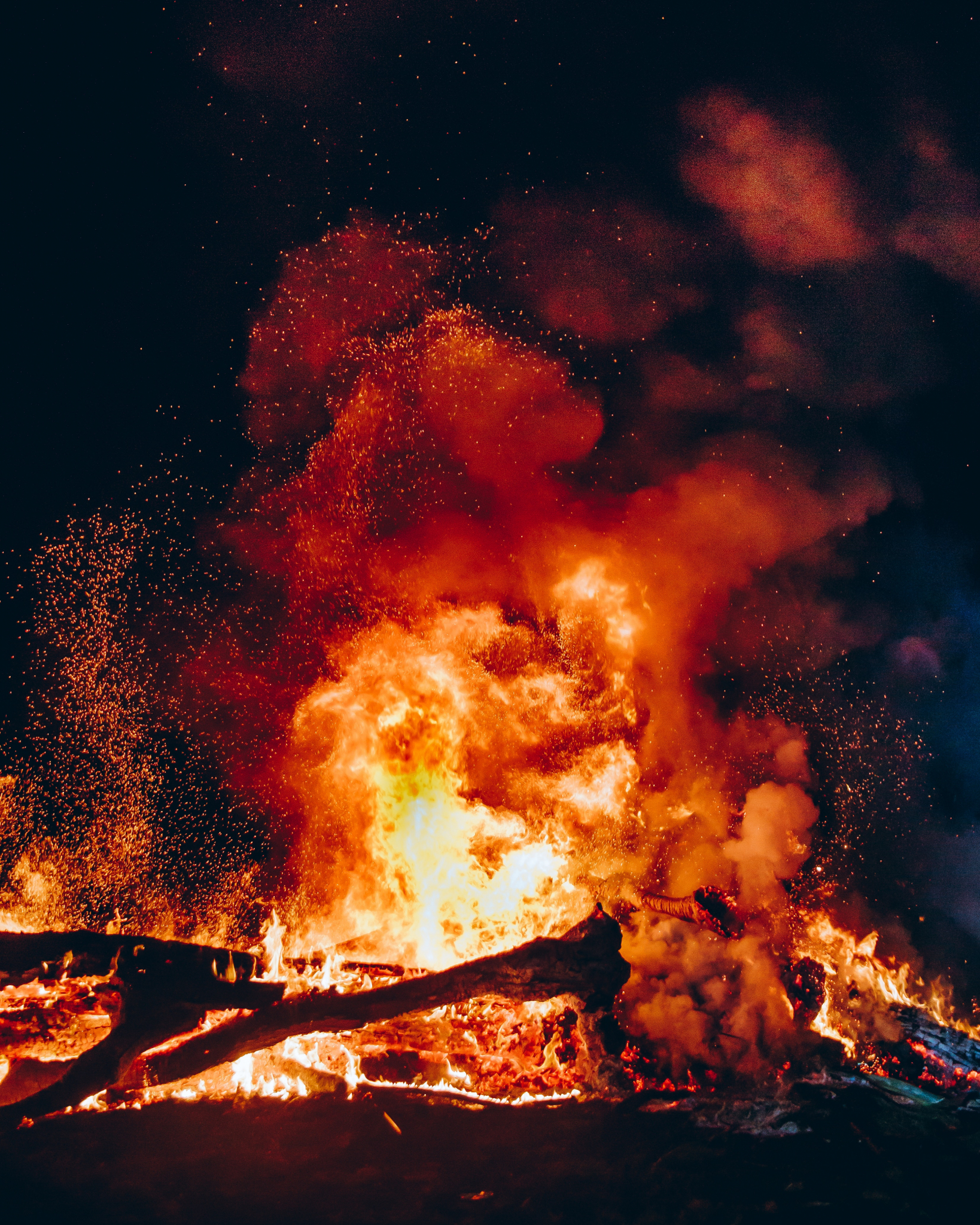 Пожар на Южном промузле тушили 40 сотрудников МЧС