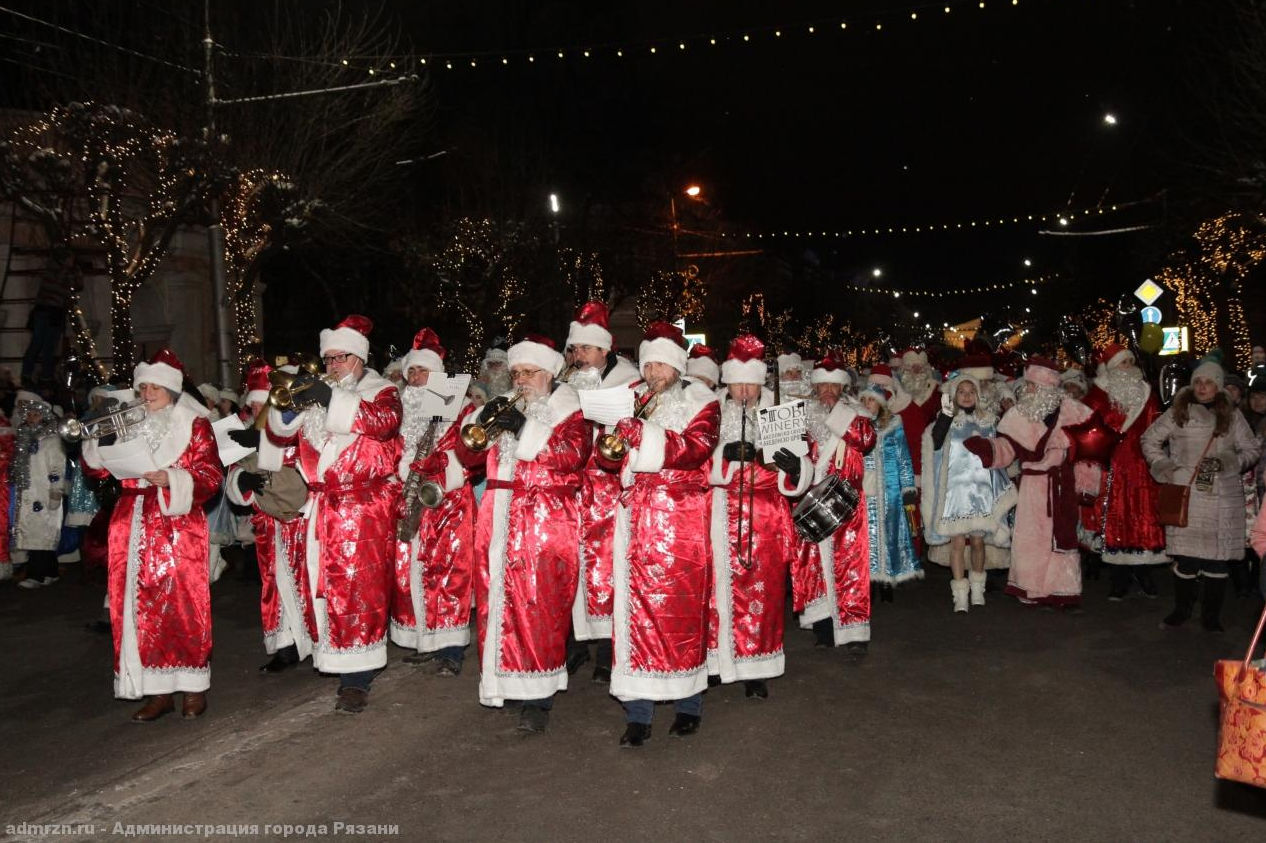 Как в Рязани прошел парад Дедов Морозов - видео