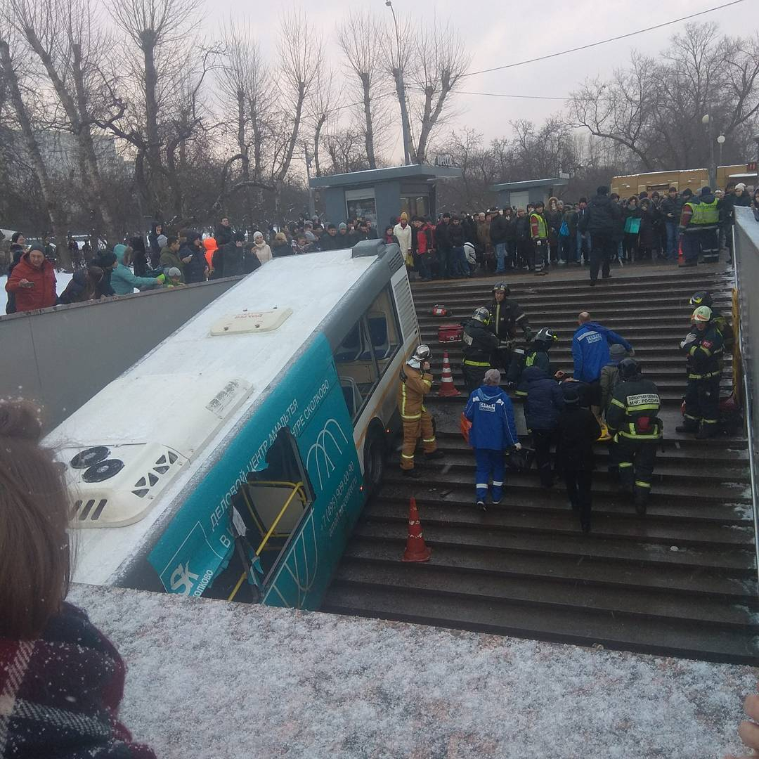 ЧП в Москве - автобус влетел в подземный переход