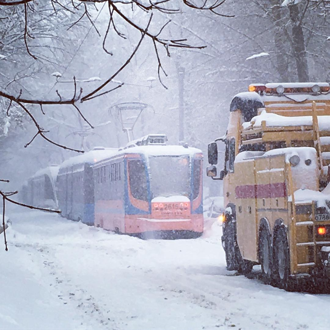 Instagram-подборка: жуткий снегопад в Москве - известно о пяти пострадавших