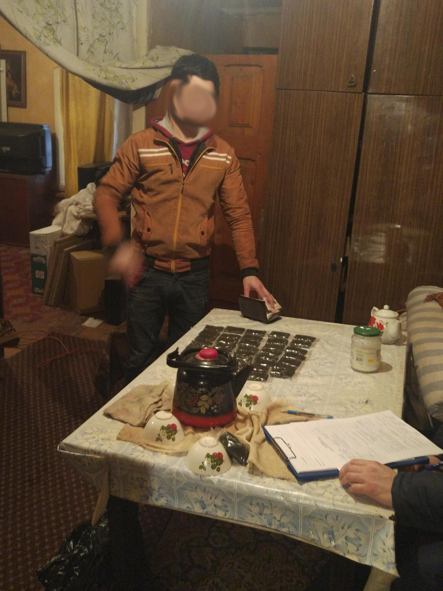 Полицейские "накрыли" точку по продаже насвая в центре Рязани