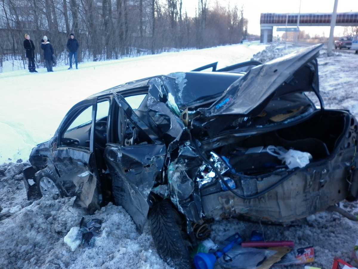 На трассе М5 в Рязанской области «КамАЗ» протаранил две легковушки