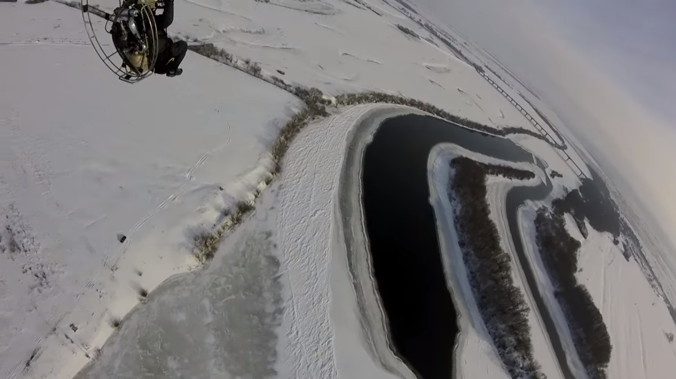 Рязанец пролетел над скованной льдом Окой - завораживающее видео