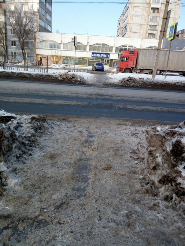 В Рязани очистили дорогу от снега после жалобы горожанки
