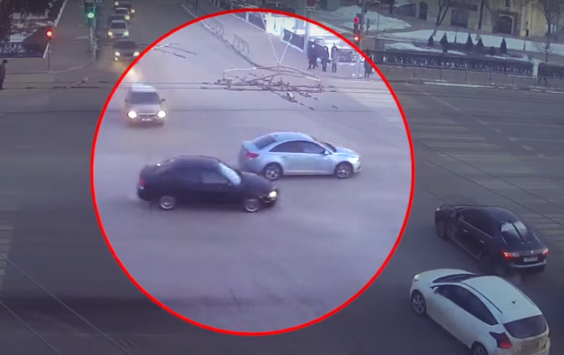 ДТП в центре Рязани -  столкнулись два автомобиля