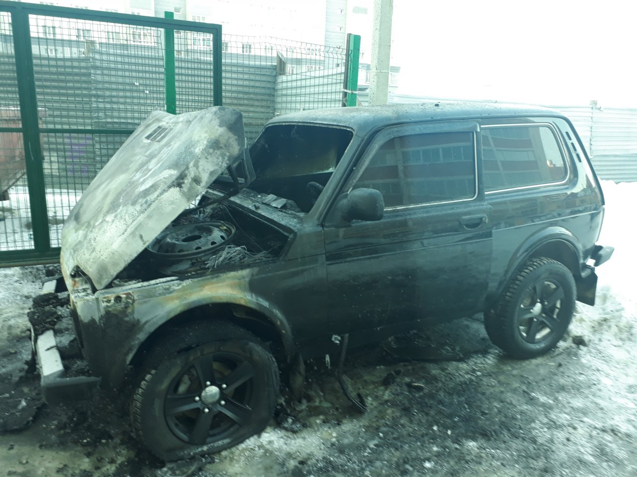 Ночью вандалы подожгли автомобиль многодетной семьи рязанского врача