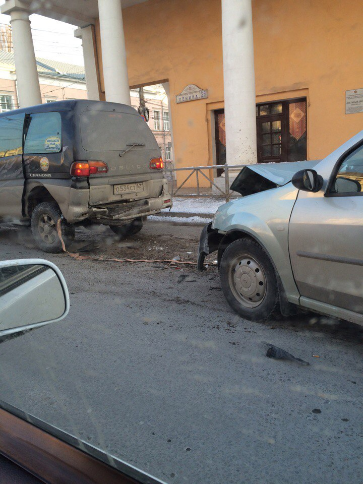 ДТП на улице Ленина - столкнулись две иномарки