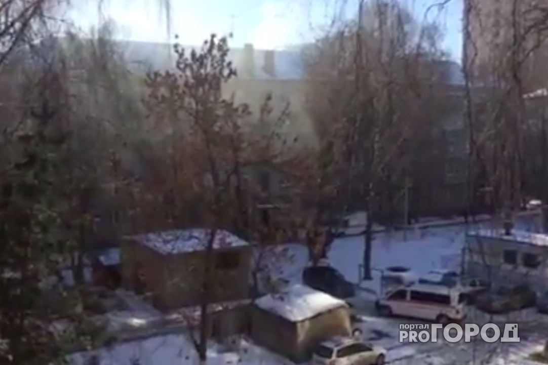 На Введенской загорелась квартира в жилом доме - видео очевидца