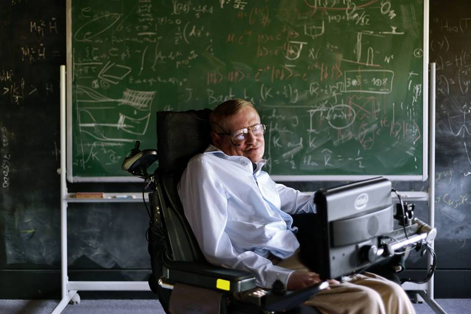 Скончался известный физик-теоретик Стивен Хокинг. Чем он удивил и изменил весь мир