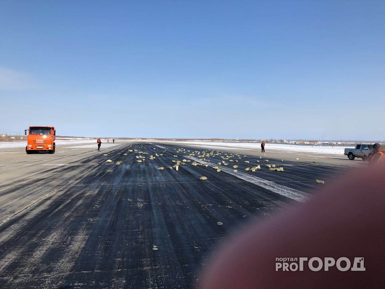 3.5 тонны золота разбросало по взлетной полосе аэропорта в Якутске