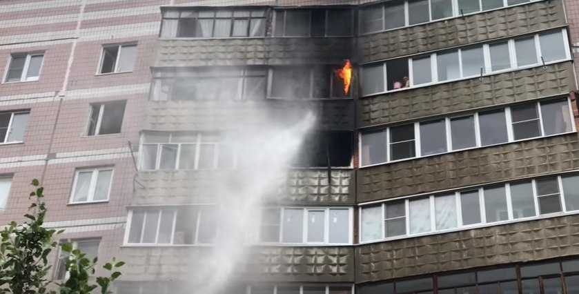 В центре Рязани произошел пожар в многоэтажном доме