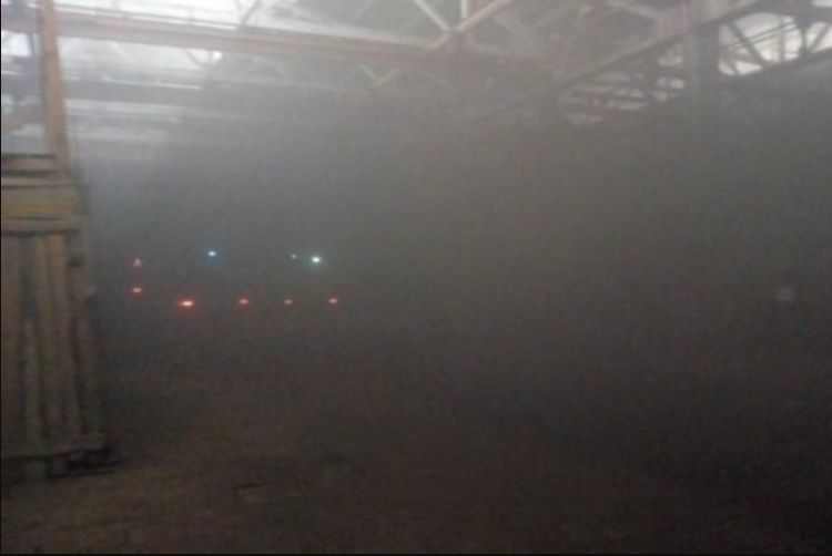 Видео. На улице Промышленной горело здание бывшего завода