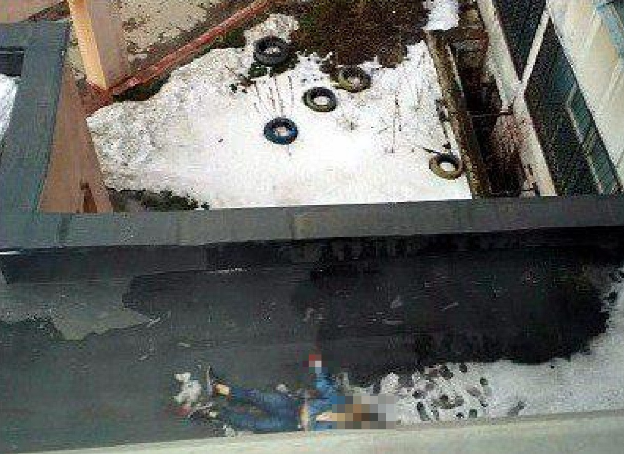 Мужчину, погибшего  в Поликлинике №2, с резанными ранами предплечий привезла скорая