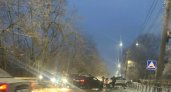 Автомобили перекрыли трассу в Приокском из-за массового ДТП