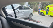 На улице Гагарина в Рязани водитель легковушки столкнулся с самокатчиком