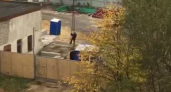 В Рязани засняли катающихся на крючке башенного крана рабочих