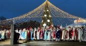 В Рязани провели парад Дедов Морозов и Снегурочек