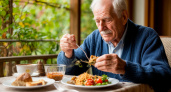 Если вам 60–75: самое глупое, что можно сделать после еды — делает почти каждый