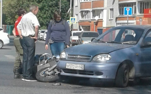 В Рязани на улице Семашко водитель Шевроле сбил мотоциклиста