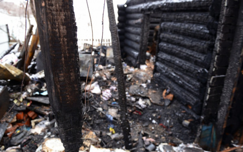 Ночной пожар в нежилом доме на Татарской в Рязани – видео очевидца