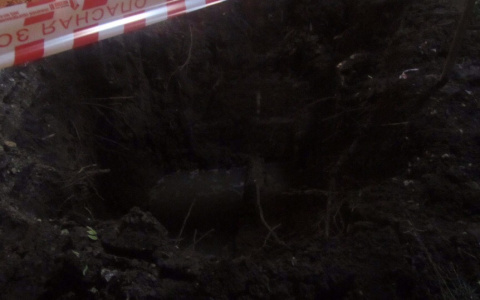 На улице Крупской мужчина упал в 4-х метровую яму