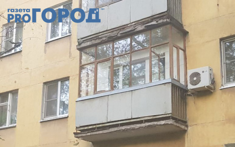 Жильцы дома №8 по улице Каширина опасаются обрушения балконов