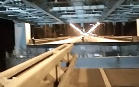 Ночью на Северной окружной поднимали пролёт моста: видео