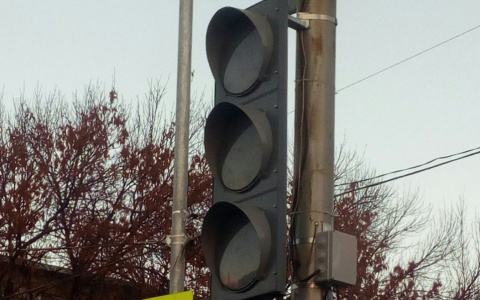 Новый светофор на Черновицкой улице все еще не включили. В чем проблема?