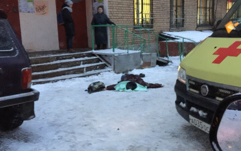 Очевидцы сообщили о трупе на улице Вокзальной в Рязани