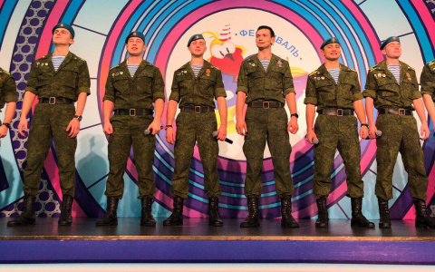 Рязанская команда десантников выступила на фестивале КВН в Сочи