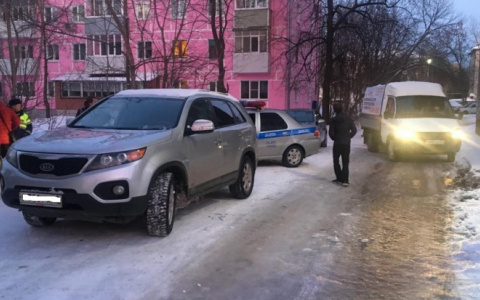 Во дворах на Черновицкой водитель Kia Sorento сбил пешехода