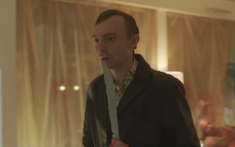 В новом клипе "Ленинграда" рязанец сыграл психопата